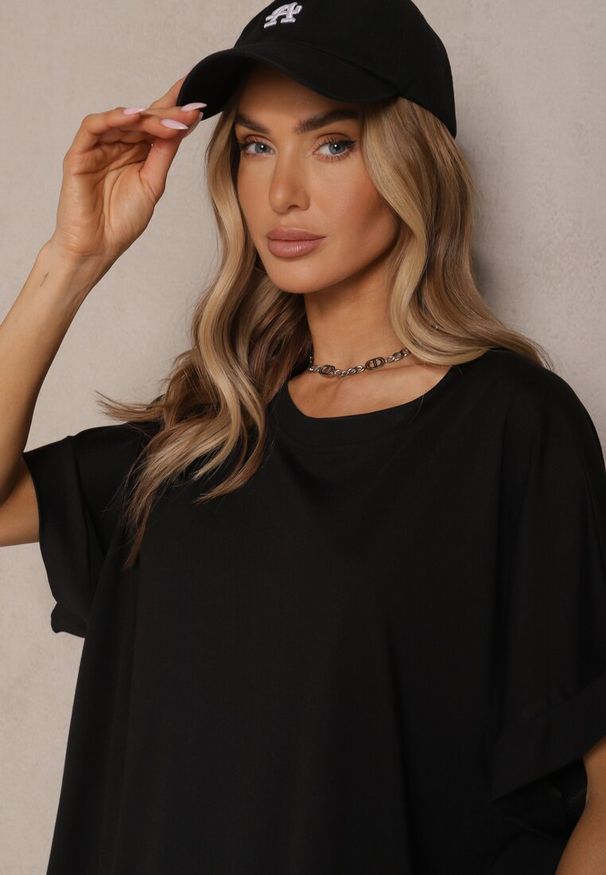 Renee - Czarny T-shirt z Wiskozą o Fasonie Nietoperza Tanalitha. Okazja: na co dzień. Kolor: czarny. Materiał: wiskoza. Styl: casual