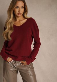 Renee - Bordowy Sweter z Wełną i Wiskozą z Trójkątnym Dekoltem Kaitte. Okazja: na co dzień. Kolor: czerwony. Materiał: wiskoza, wełna. Styl: casual, elegancki #1