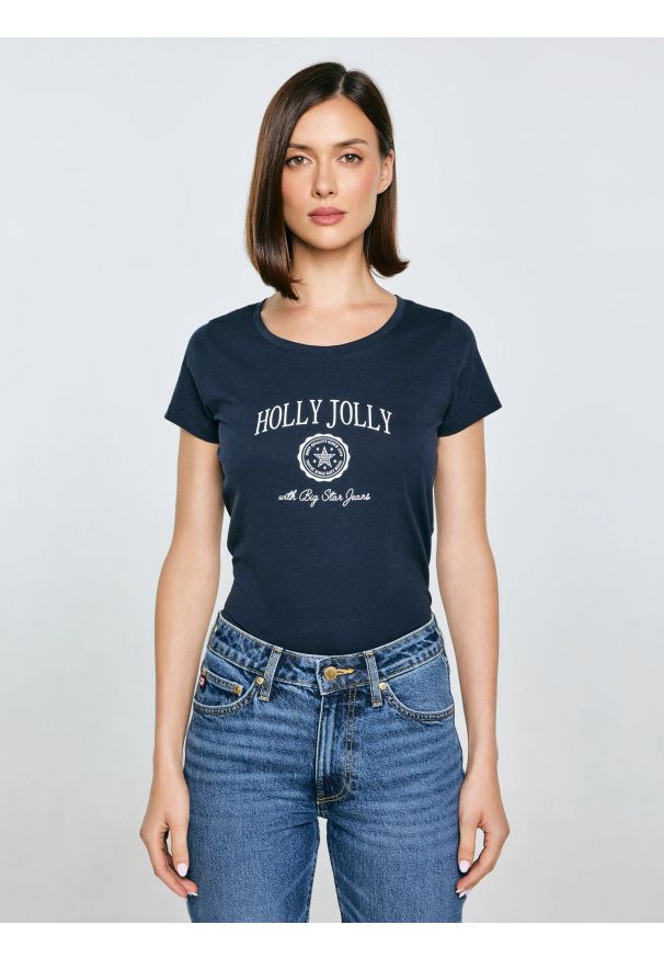 Big-Star - Koszulka damska z nadrukiem granatowa Serra 403. Okazja: na co dzień. Kolor: niebieski. Materiał: dzianina, bawełna, jeans. Długość rękawa: krótki rękaw. Długość: krótkie. Wzór: nadruk. Sezon: zima. Styl: wizytowy, casual, retro, klasyczny