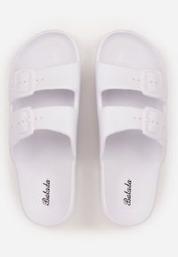 Born2be - Białe Klapki z Dwoma Paskami i Klamrami Alexie. Okazja: na co dzień. Kolor: biały. Materiał: len, jeans. Wzór: paski. Sezon: lato. Styl: wakacyjny, casual, klasyczny #5