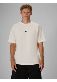 4f - 4F Regular Size: T-shirt loose z nadrukiem 4F | Tomasz Fornal - kremowy M. Okazja: na co dzień. Kolor: kremowy. Materiał: bawełna, dzianina. Wzór: nadruk. Styl: street, casual #1