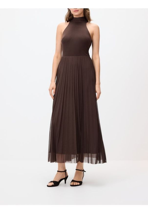 Reserved - Plisowana sukienka z wiązaniem - ciemnobrązowy. Kolor: brązowy. Materiał: dzianina