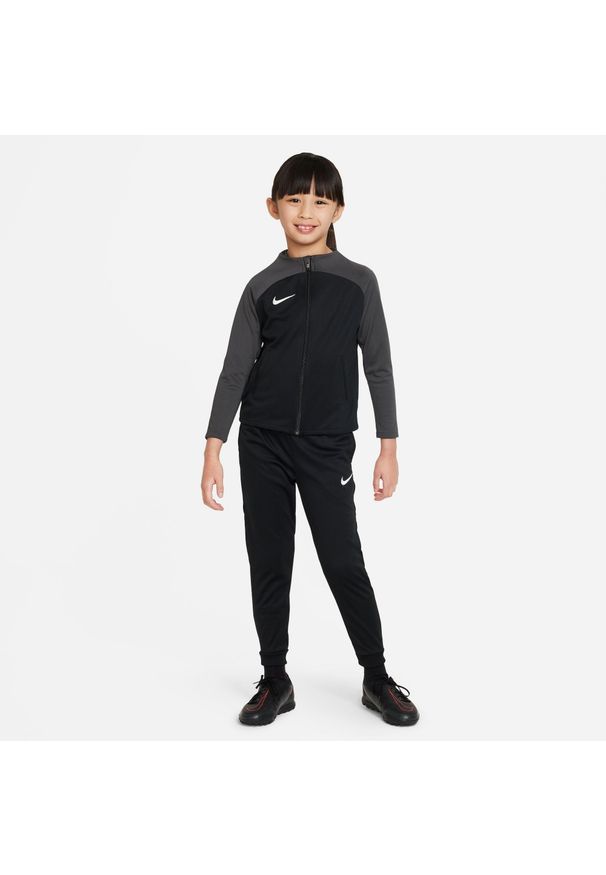 Dres treningowy chłopięcy Nike Academy. Kolor: szary, brązowy, wielokolorowy, czarny, biały. Materiał: dresówka. Sport: piłka nożna