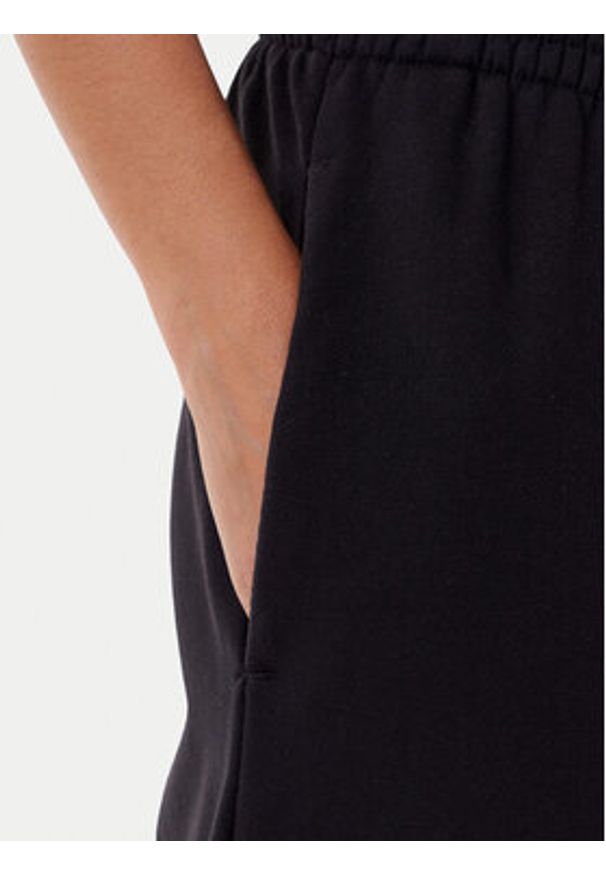 Adidas - adidas Spodnie dresowe Essentials JW2812 Czarny Wide Leg. Kolor: czarny. Materiał: bawełna