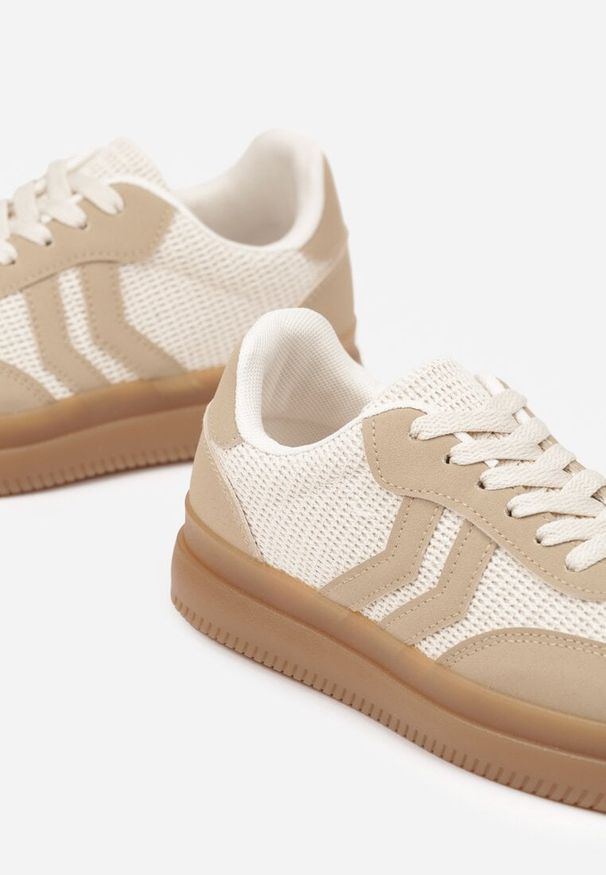 Born2be - Ciemnobeżowe Sneakersy z Geometrycznym Wzorem Sadeane. Okazja: na co dzień. Kolor: beżowy. Materiał: jeans. Wzór: geometria