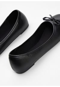 bonprix - Baleriny z kokardką. Kolor: czarny #2