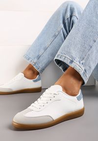 Renee - Biało-Niebieskie Sznurowane Sneakersy Klasyczne z Cholewką przed Kostkę Laeltia. Wysokość cholewki: przed kostkę. Kolor: biały. Materiał: jeans. Szerokość cholewki: normalna