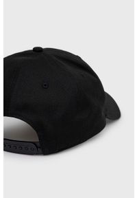 New Era czapka kolor czarny z aplikacją. Kolor: czarny. Wzór: aplikacja