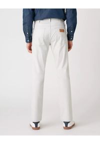 Wrangler - WRANGLER SPODNIE MĘSKIE GREENSBORO VAPOUR GREY W15QWAB26 112127118