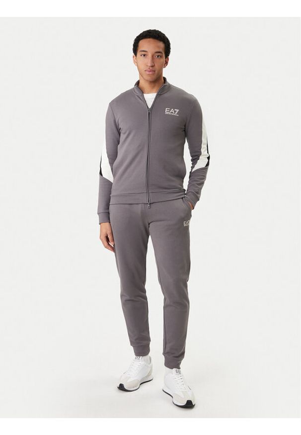 EA7 Emporio Armani Dres 7M001610 AF12451 U8086 Szary Regular Fit. Kolor: szary. Materiał: bawełna