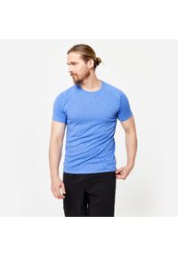 DOMYOS - Koszulka fitness męska Domyos krótki rękaw. Kolor: niebieski, beżowy, wielokolorowy. Materiał: materiał, poliester. Długość rękawa: krótki rękaw. Długość: krótkie. Sport: fitness
