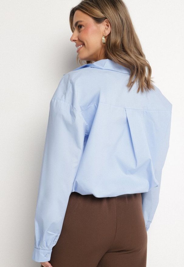 Born2be - Niebieska Bawełniana Koszula i Top na Ramiączkach z Koronką Odarriva. Okazja: na co dzień. Typ kołnierza: dekolt w kształcie V, kołnierzyk klasyczny. Kolor: niebieski. Materiał: bawełna, koronka. Długość rękawa: na ramiączkach. Długość: długie. Wzór: koronka. Styl: casual, elegancki, klasyczny