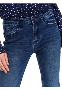 TOP SECRET - Spodnie jeansowe push up. Kolor: niebieski. Materiał: jeans. Sezon: wiosna. Styl: klasyczny #5