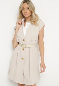 Born2be - Jasnobeżowa Wiskozowa Sukienka Rozkloszowana z Koszulowym Kołnierzykiem i Paskiem Aluella. Okazja: na co dzień, na spotkanie biznesowe. Typ kołnierza: kołnierzyk koszulowy. Kolor: beżowy. Materiał: wiskoza. Długość rękawa: krótki rękaw. Typ sukienki: koszulowe. Styl: biznesowy, casual, elegancki #1