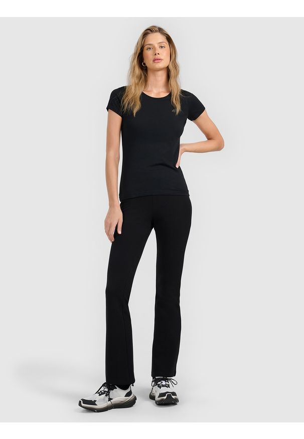4f - 4F T-shirt slim gładki damski M. Kolor: czarny. Materiał: dzianina, elastan, bawełna. Długość rękawa: krótki rękaw. Długość: krótkie. Wzór: gładki. Styl: klasyczny, sportowy