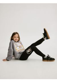 Reserved - Bawełniane legginsy z nadrukiem - czarny. Kolor: czarny. Materiał: bawełna. Wzór: nadruk #1