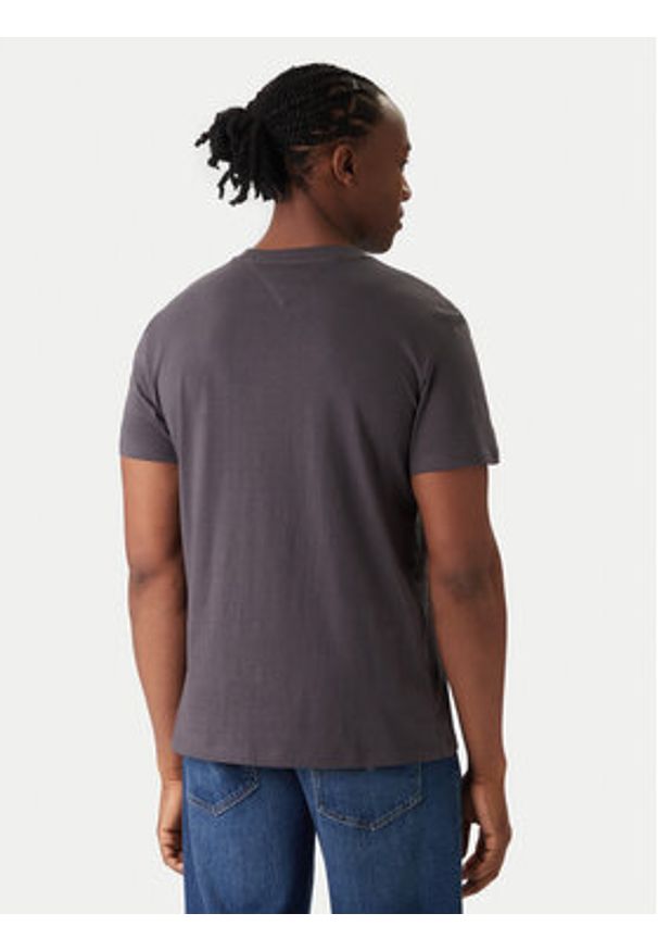 Tommy Jeans T-Shirt Linear Chest DM0DM21780 Szary Slim Fit. Kolor: szary. Materiał: bawełna