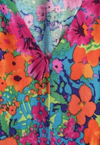 Born2be - Fuksjowa Rozkloszowana Sukienka z Wiskozy z Falbanką Nespena. Okazja: na co dzień. Typ kołnierza: dekolt w kształcie V. Kolor: różowy. Wzór: kwiaty. Typ sukienki: rozkloszowane, proste. Materiał: wiskoza. Długość rękawa: krótki rękaw. Sezon: lato. Styl: casual, elegancki #2