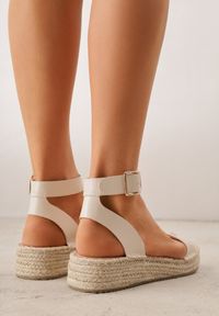 Renee - Beżowe Sandały VICES na Platformie z Plecionki z Szerokim Paskiem z Klamrą Jurelle. Okazja: na spacer. Zapięcie: klamry. Kolor: beżowy. Materiał: jeans, len. Wzór: haft. Sezon: lato. Obcas: na platformie. Styl: boho #6
