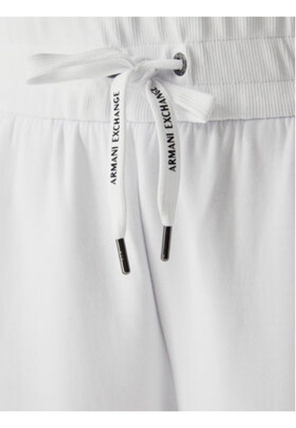 Armani Exchange Spodnie dresowe XW001745 AF10818 U0002 Biały Regular Fit. Kolor: biały. Materiał: bawełna