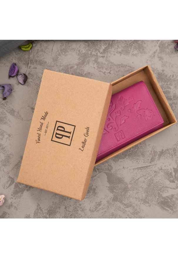 Portfel skórzany PAOLO PERUZZI T-45-PI różowy. Kolor: różowy. Materiał: skóra. Wzór: kwiaty