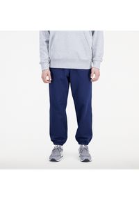 Spodnie męskie New Balance MP31503NNY – granatowe. Kolor: niebieski. Materiał: bawełna, materiał, dresówka