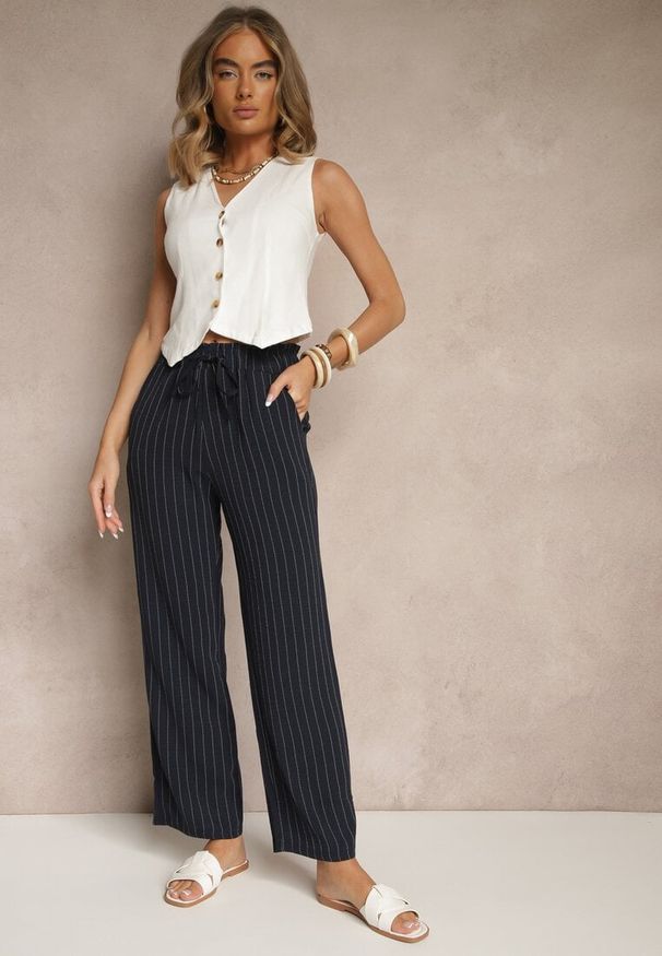 Renee - Granatowe Spodnie z Wiskozy High Waist Ozdobione Paskami Linariena. Okazja: na co dzień. Stan: podwyższony. Kolor: niebieski. Materiał: wiskoza. Wzór: aplikacja. Styl: klasyczny, casual, elegancki