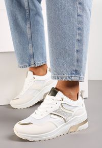 Renee - Białe Sneakersy z Brokatem Cyrkoniami i Metalicznymi Wstawkami Zephramis. Kolor: biały. Materiał: dresówka #3