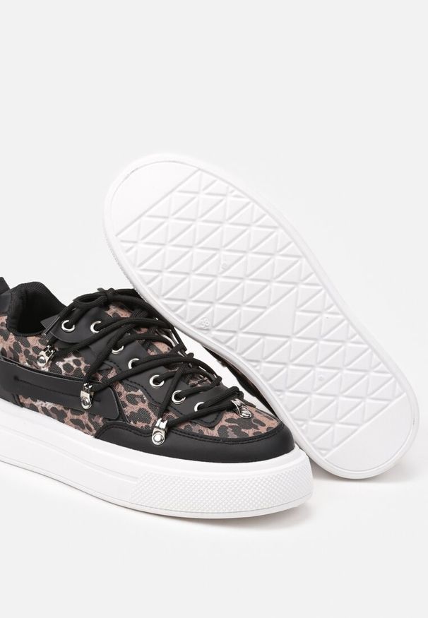 Born2be - Czarno-Białe Sneakersy z Panterkowym Wzorem Calidi. Okazja: na co dzień. Kolor: czarny. Materiał: jeans. Wzór: aplikacja, motyw zwierzęcy