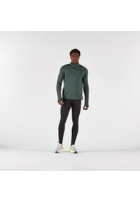 KIPRUN - Bluza do biegania męska Kiprun Run 500 Warm ocieplana. Kolor: zielony. Materiał: materiał, poliester, elastan. Długość rękawa: długi rękaw. Długość: długie. Sport: bieganie