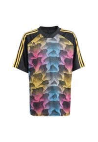 Adidas - Koszulka Tiro Summer Kids. Kolor: czarny, różowy, wielokolorowy, żółty. Materiał: materiał. Długość rękawa: krótki rękaw. Długość: krótkie. Sport: joga i pilates