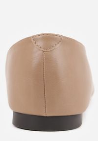 Renee - Ciemnobeżowe Balerinki Vices z Noskiem w Szpic i Skórzaną Wkładką Belviie. Okazja: na co dzień, na randkę. Kolor: beżowy. Materiał: skóra. Obcas: na płaskiej podeszwie. Styl: casual, elegancki #5