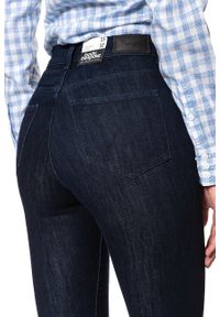 Wrangler - WRANGLER HIGH SKINNY BRUISED BLUE W27HHV32M 112128085. Okazja: na co dzień, na imprezę, na uczelnię, do pracy. Stan: podwyższony. Długość: długie. Wzór: aplikacja, kratka. Sezon: lato. Styl: wizytowy, klasyczny, casual #9