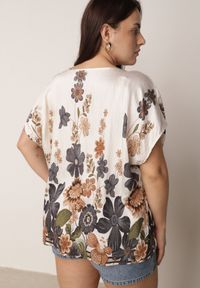 Born2be - Granatowa Wiskozowa Bluzka w Kwiaty Talina. Okazja: na co dzień. Kolor: niebieski. Materiał: wiskoza. Wzór: kwiaty. Styl: elegancki, klasyczny, casual #7