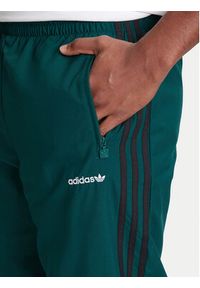 Adidas - adidas Spodnie dresowe Brushed JX3079 Zielony Regular Fit. Kolor: zielony. Materiał: syntetyk