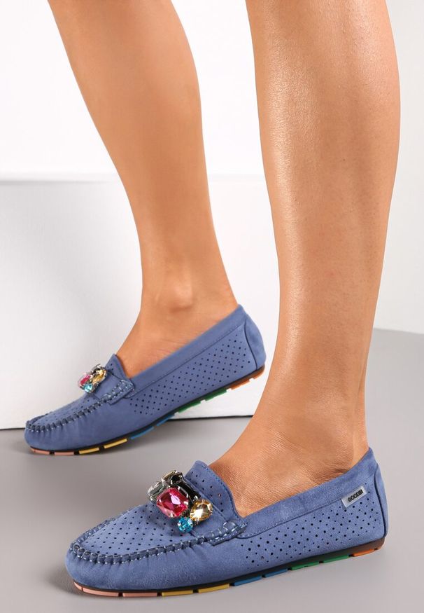 Renee - Niebieskie Mokasyny z Przeszyciami i Ozdobą z Cyrkonii Olini. Zapięcie: bez zapięcia. Kolor: niebieski. Materiał: jeans, skóra. Wzór: aplikacja. Obcas: na płaskiej podeszwie