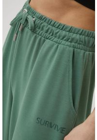 Only Play spodnie dresowe damskie kolor zielony gładkie. Kolor: zielony. Materiał: dresówka. Wzór: gładki
