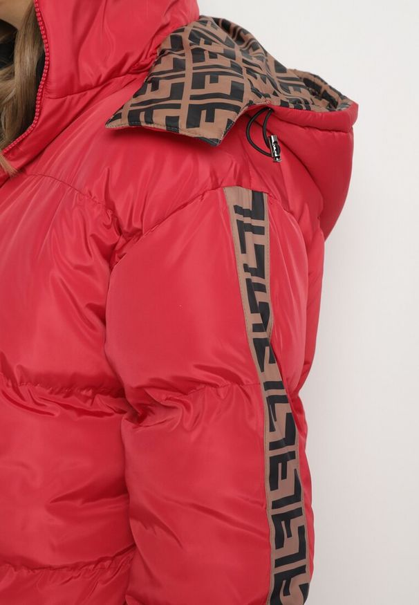 Born2be - Czerwona Dwustronna Kurtka Puffer z Odpinanym Kapturem i Kieszeniami Erisaria. Okazja: na spacer. Kolor: czerwony. Materiał: jeans, materiał. Styl: wizytowy, elegancki
