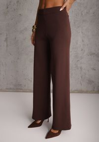 Renee - Brązowy Komplet z Wiskozą Szerokie Spodnie i Kamizelka z Aplikacjami 3D Hirimi. Kolor: brązowy. Materiał: wiskoza. Wzór: aplikacja #6