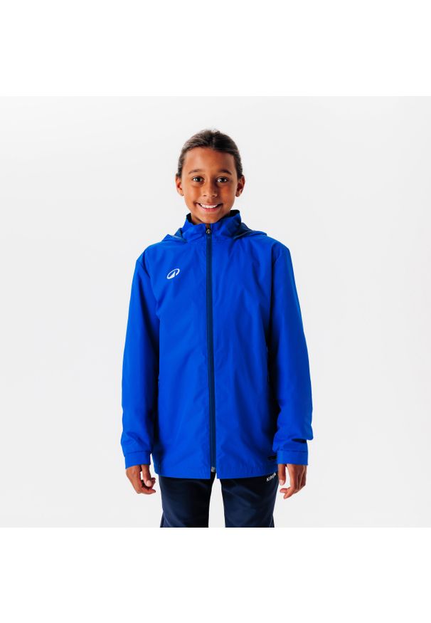 KIPSTA - Kurtka przeciwdeszczowa dla dzieci Kipsta Viralto Club. Kolor: niebieski. Materiał: poliester, materiał. Sport: piłka nożna