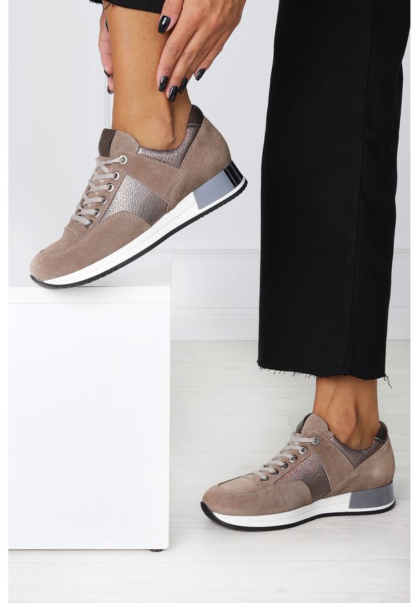 Kati - Beżowe sneakersy kati buty sportowe sznurowane polska skóra 7003. Kolor: beżowy. Materiał: skóra