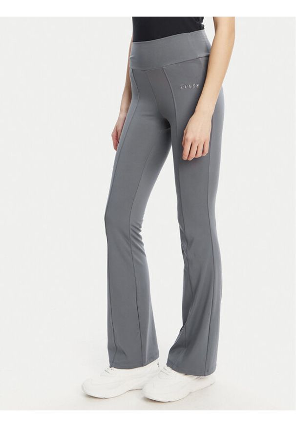Guess Spodnie dresowe V5RB15 KCD02 Szary Regular Fit. Kolor: szary. Materiał: syntetyk