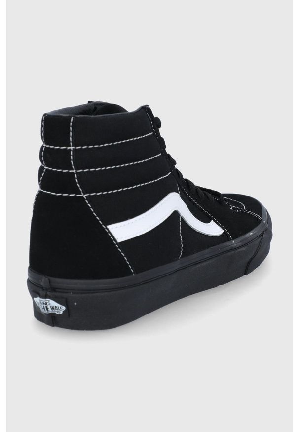 Vans Trampki UA SK8-Hi kolor czarny na płaskiej podeszwie. Nosek buta: okrągły. Zapięcie: sznurówki. Kolor: czarny. Materiał: guma. Szerokość cholewki: normalna. Obcas: na płaskiej podeszwie
