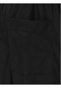Calvin Klein Jeans Szorty sportowe Tab J30J325701 Czarny Regular Fit. Kolor: czarny. Materiał: syntetyk. Styl: sportowy #4