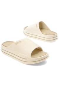Big-Star - Beżowe Klapki Big Star Modne Obuwie Damskie. Okazja: na spacer. Kolor: beżowy. Sezon: lato. Styl: sportowy #4