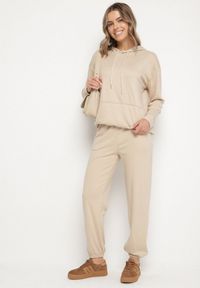 Born2be - Beżowy Komplet Dresowy Bluza z Kapturem i Kangurową Kieszenią i Spodnie Liriela. Kolor: beżowy. Materiał: dresówka #1