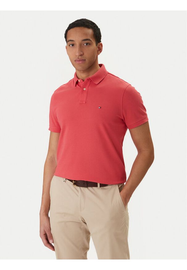 TOMMY HILFIGER - Tommy Hilfiger Polo 1985 MW0MW17770 Koralowy Regular Fit. Typ kołnierza: polo. Kolor: pomarańczowy. Materiał: bawełna