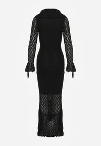 Renee - Czarna Wieczorowa Sukienka z Koronki Zdobiona Falbanami Lunetra. Typ kołnierza: dekolt w kształcie V. Kolor: czarny. Materiał: koronka. Wzór: aplikacja, koronka. Styl: wizytowy #2