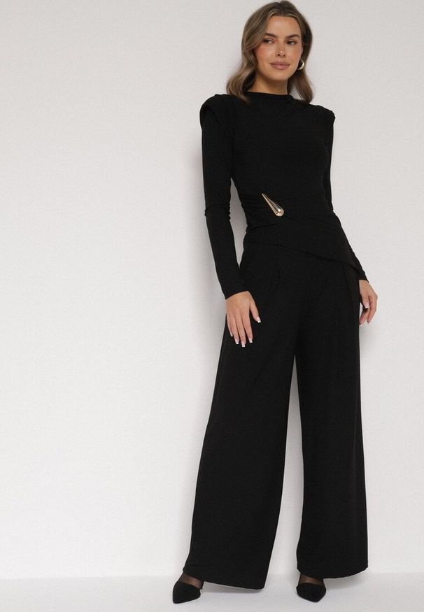 Born2be - Czarny Elegancki Komplet Szerokie Spodnie i Bluzka z Usztywnianymi Ramionami Sewesta. Kolor: czarny