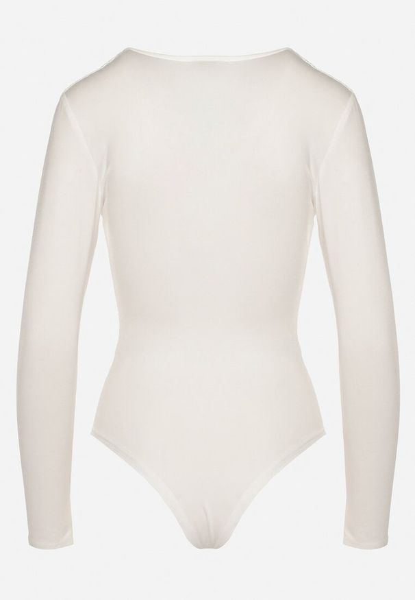 Born2be - Białe Body z Głębokim Dekoltem i Marszczeniem w Talii Ilabra. Okazja: na co dzień. Kolor: biały. Materiał: jeans. Styl: klasyczny, casual, elegancki